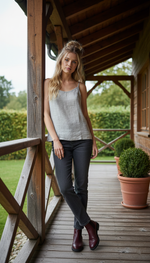 Удобный льняной топ-майка серого цвета