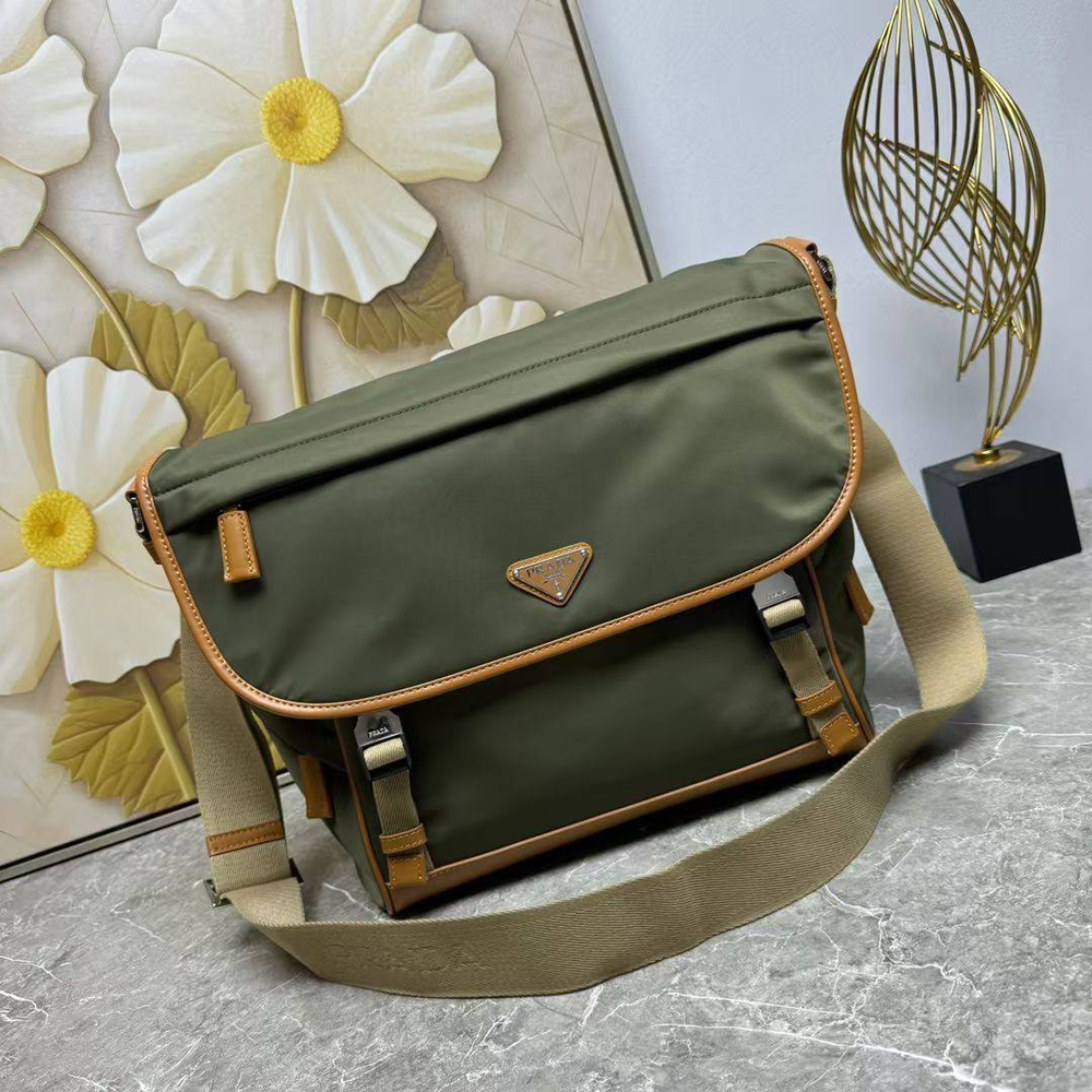 Сумка-мессенджер Prada