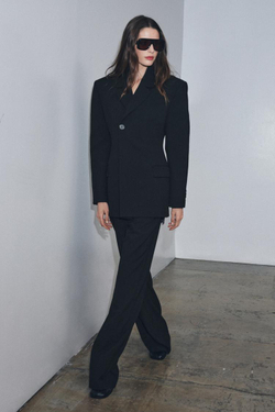 ZARA ПРИТАЛЕННЫЙ БЛЕЙЗЕР НА ПУГОВИЦЕ — ZW COLLECTION, ЧЕРНЫЙ