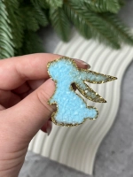 Брошь Зайчик из эпоксидной смолы