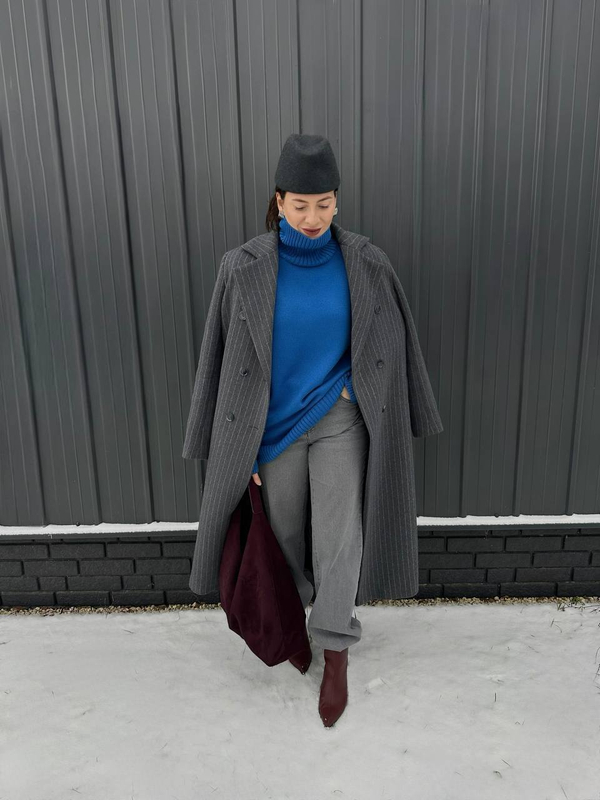 Свитер в цвете электрик