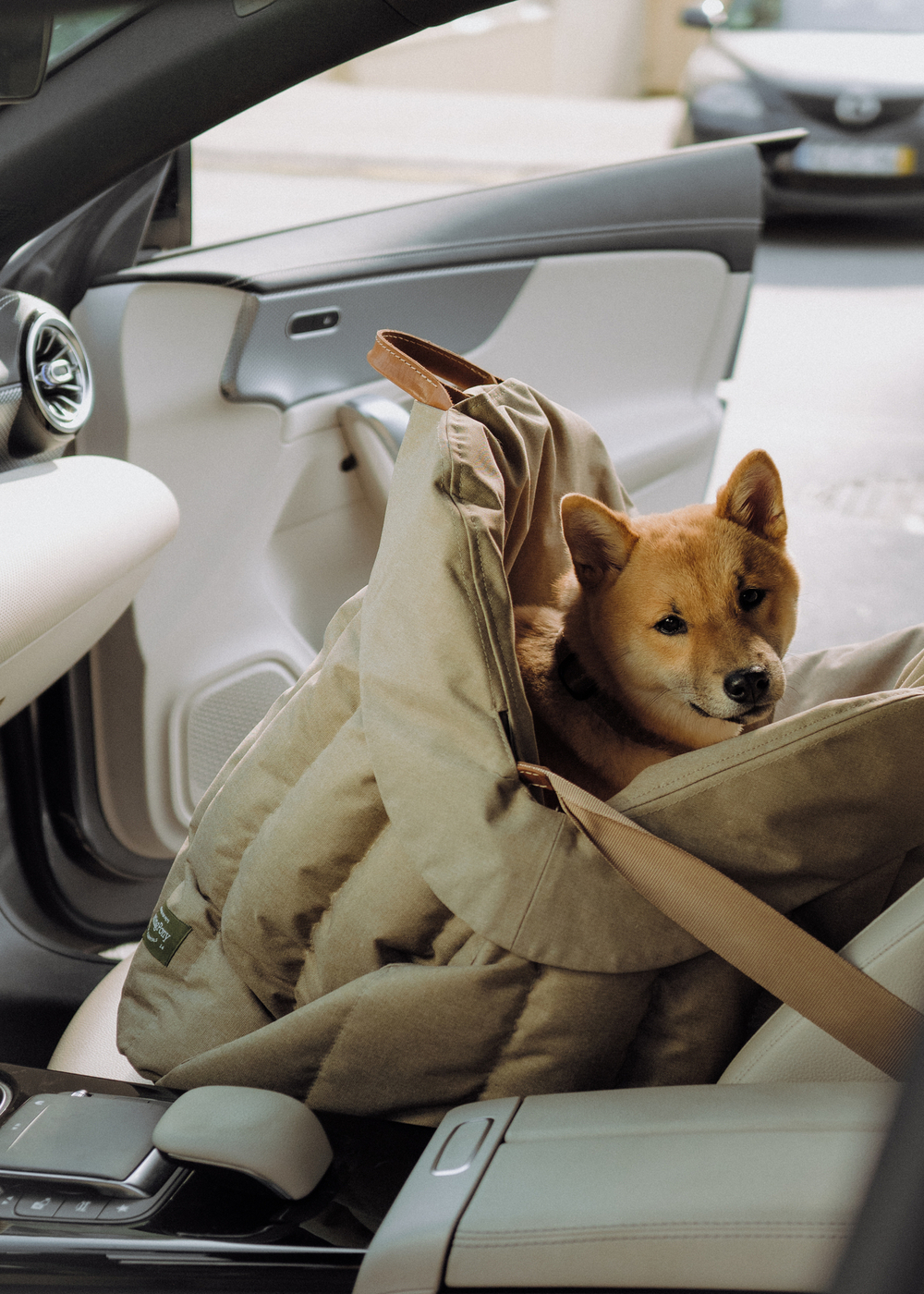 Комплект: Автокресло бежевое + чехол облегченный