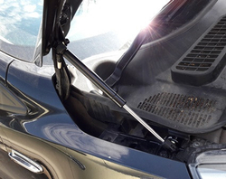 Амортизатор (упор) капота на Ford Kuga 03-06(с 2013 г.в.)Autoinnovation