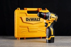 Шуруповерт, 18 В, 4500 Нм, 2 АКБ