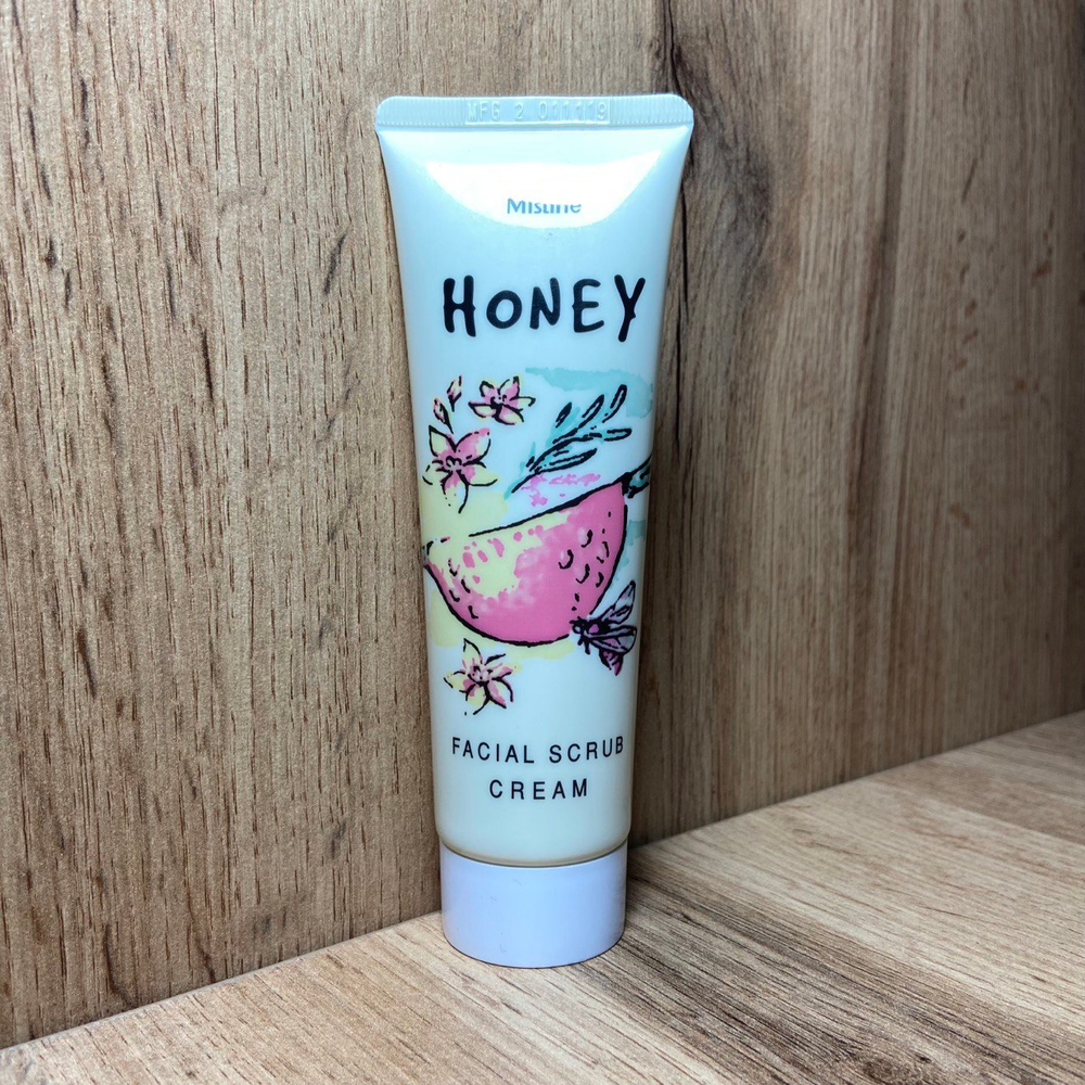 Скраб крем для лица Mistine Honey Facial Scrub Cream с медом 85 г глубоко очищает и питает кожу лица  отшелушивает ороговевшие клетки эпидермиса  увлажняет кожу  обеспечивает бережный массаж лицевой зоны  убивает бактерии и вирусы  придает мягкость и гладкость кожному покрову  способствует уменьшению количества морщин