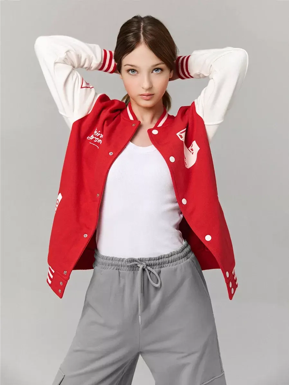 Красный бомбер для школы и сада