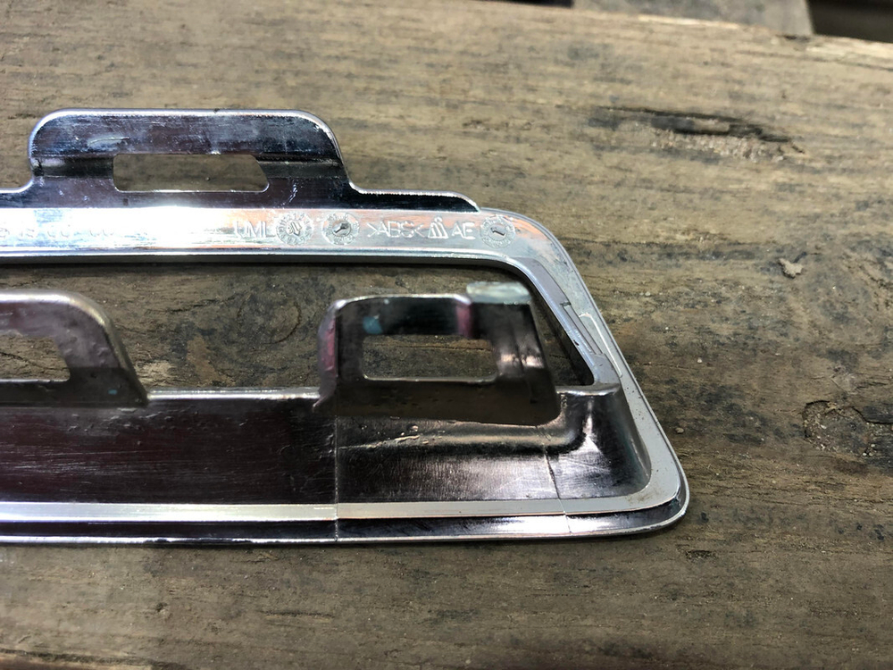 Накладка решетки радиатора Mercedes GLA (X156) 17-20 Б/У Оригинал A1568881900