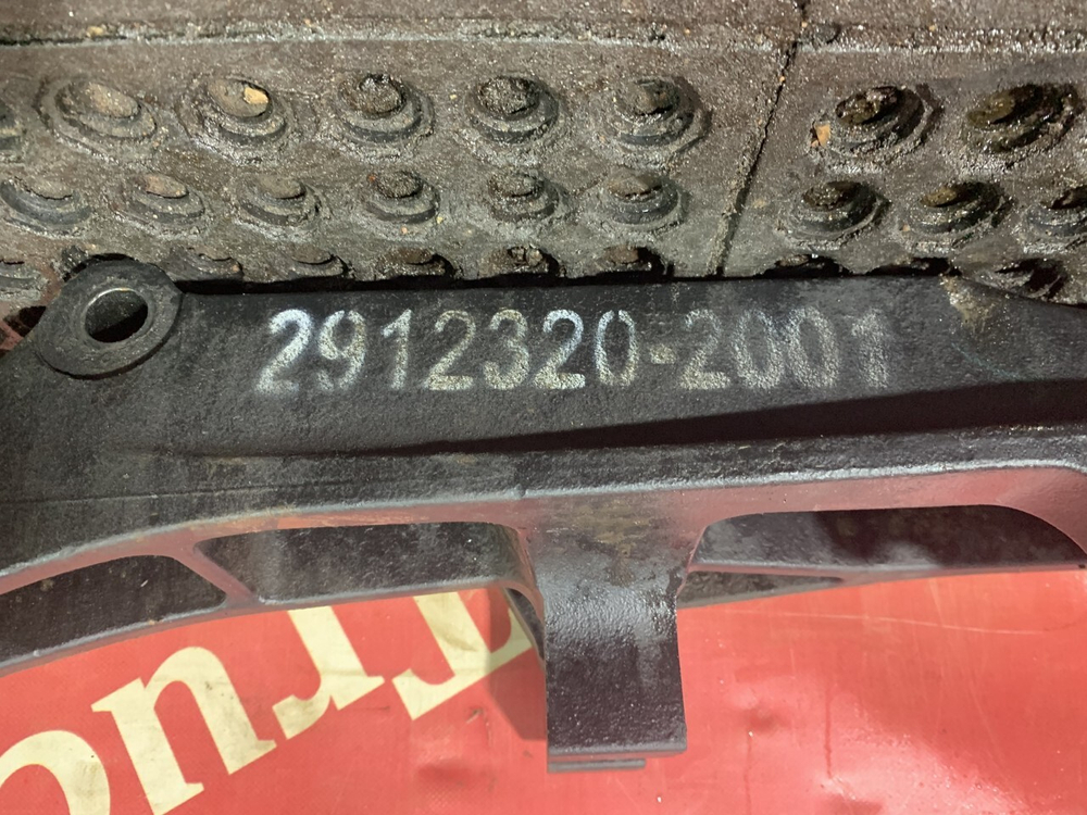 Кронштейн пневморессоры правый 2023 г