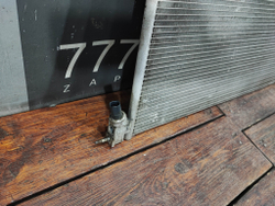 Радиатор кондиционера Mercedes C-Class (W205)  Б/У Оригинал A0995000454