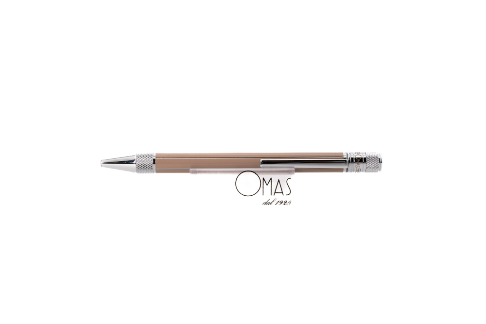Omas Chic Mocca – “Chrome”