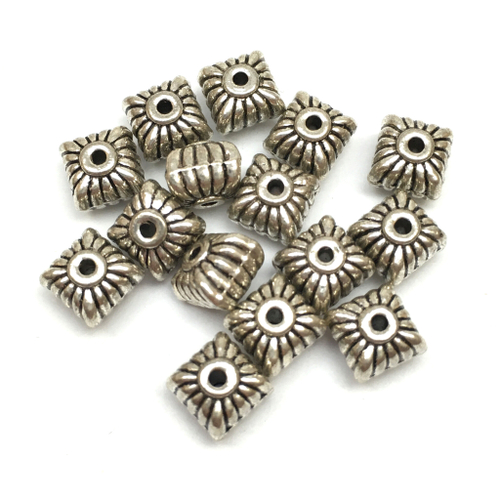 Бусины квадратные для украшений 7х6 мм, под серебро