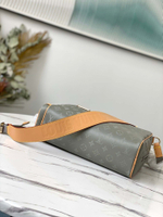 Louis Vuitton Camera Titanium