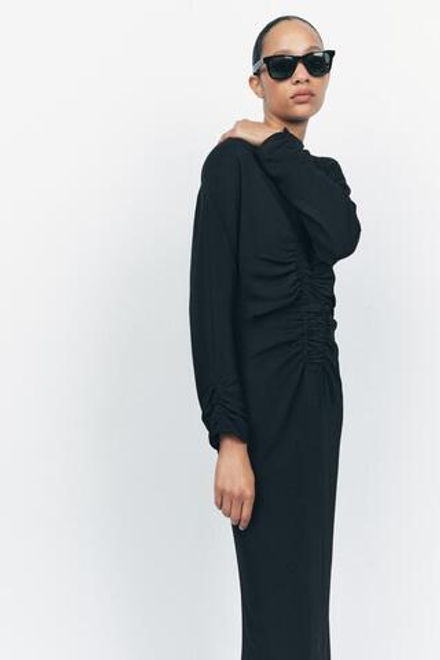 ZARA ПЛАТЬЕ МИДИ СО СБОРКАМИ — ZW COLLECTION, ЧЕРНЫЙ