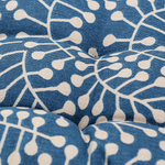 Подушка на стул темно-синего цвета с принтом Спелая Смородина из коллекции scandinavian touch, 40х40 см