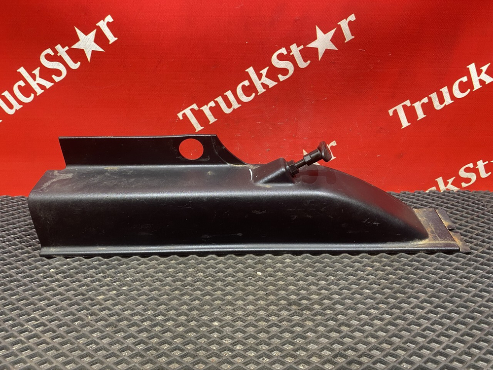 Накладка ручки бардачка левая 2018г