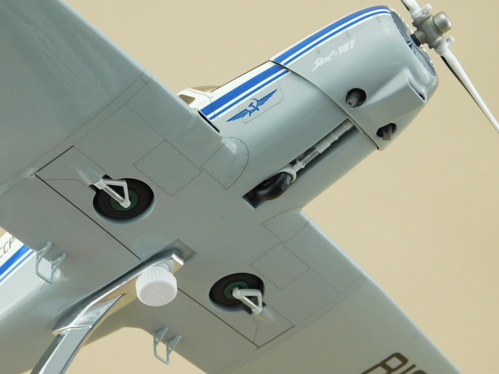Модель самолета Як-18т (М1:30, Аэрофлот СССР-81399) с проработкой кабины