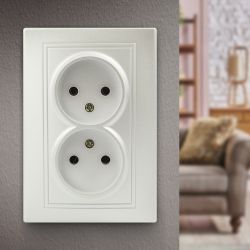 Розетка Intro Plano 1-204-06 без заземления двойная 2х2P 16А-250В IP20 СУ перламутр