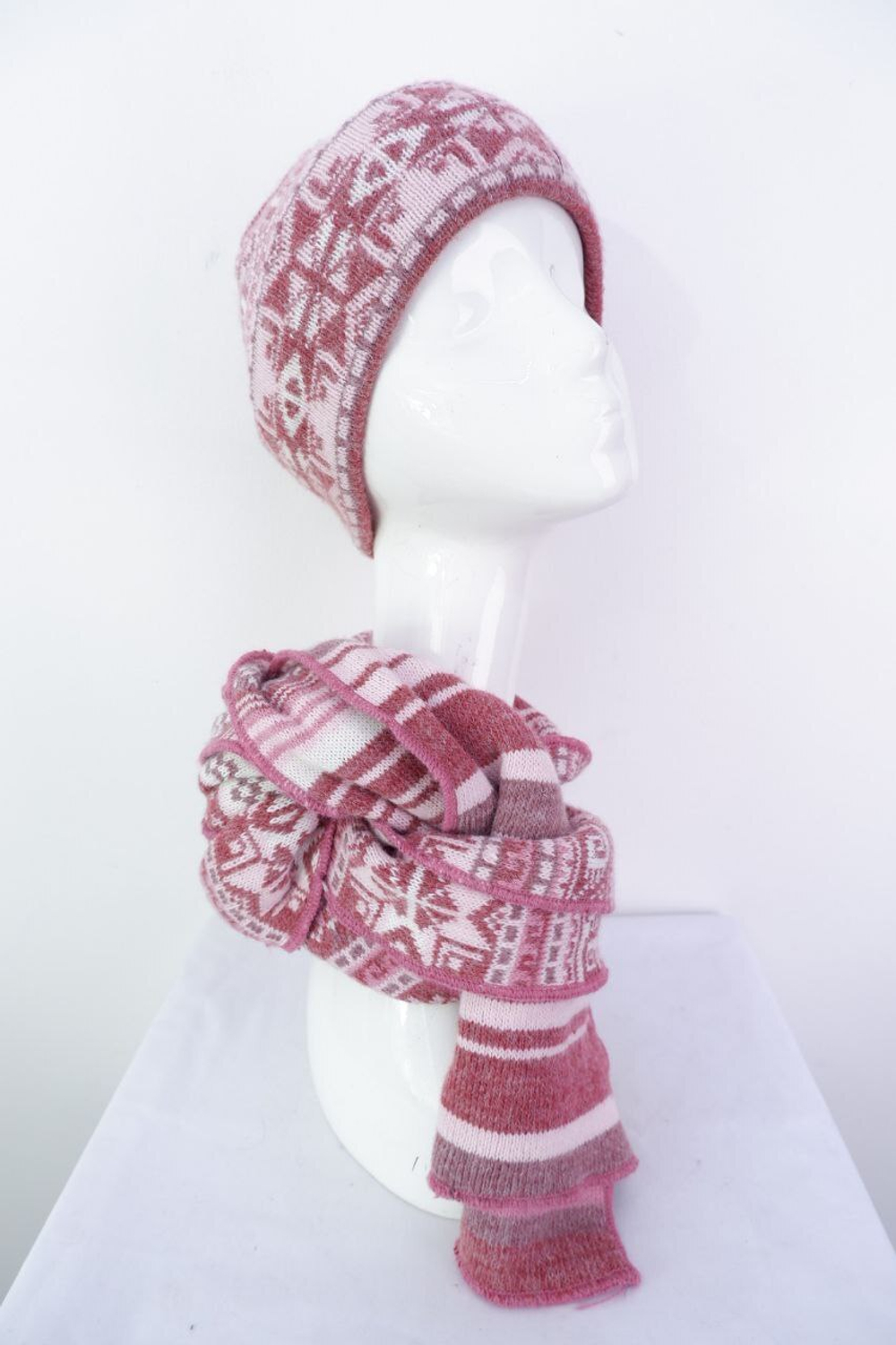 Комплект шапка и шарф красивый