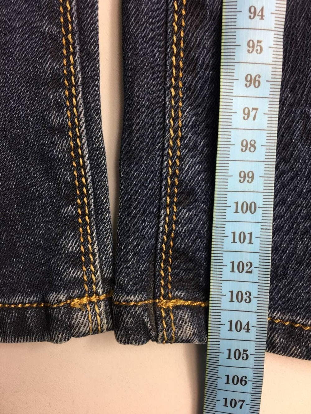 Джинсы зауженные с потертостями 42 размер, новые