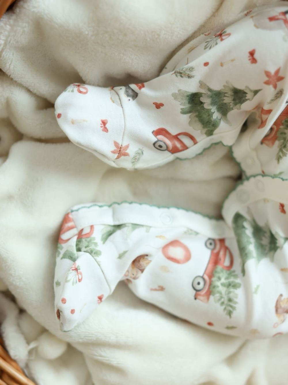 Комбинезон на кнопках "Пингвины и елочки "