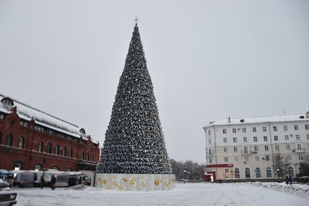 Уличная елка каркасная "Уральская сосна" (бело-зеленая леска) 5 м