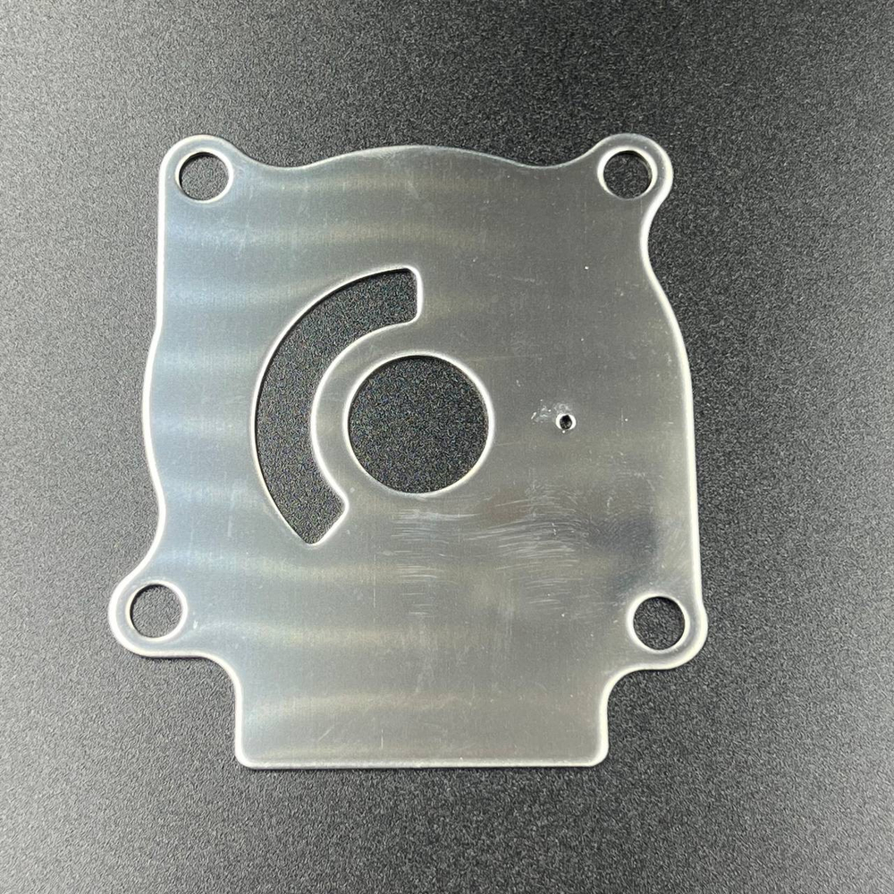 Пластина помпы охлаждения Suzuki DT20-40, DF25-50 (KACAWA)