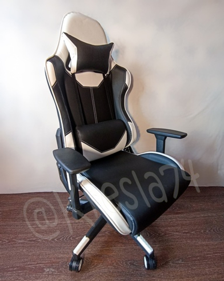 Геймерское компьютерное кресло с режимом качания. черно-белое