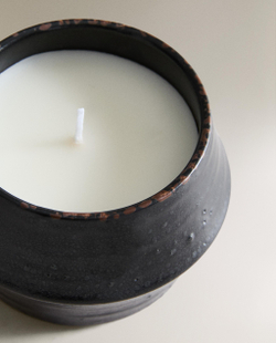 Zara Home Свеча ароматическая Amber Vanilla 170 г, растительный воск, аромат восточный древесный, Коричневый