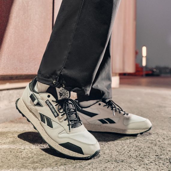 Reebok Classic Leather Беговые кроссовки Низкие Черный/Белый Унисекс