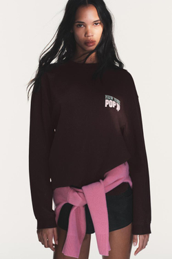 ZARA ФУТБОЛКА С ЭФФЕКТОМ ПОТЕРТОСТИ И КОНТРАСТНЫМ ТЕКСТОМ, КОРИЧНЕВЫЙ