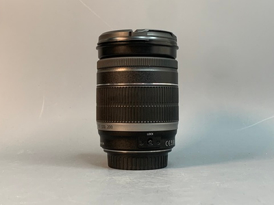 Canon EF-S 18-200mm 3.5-5.6 IS