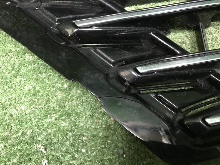 Решетка перед бампера VW Touareg 2 NF 14-18 R-Line