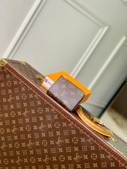 Louis Vuitton Noa Compact Wallet