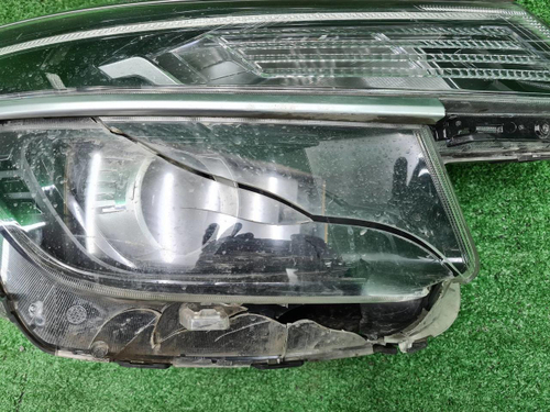 Битая Фара правая Kia Seltos (2019-2022) галоген