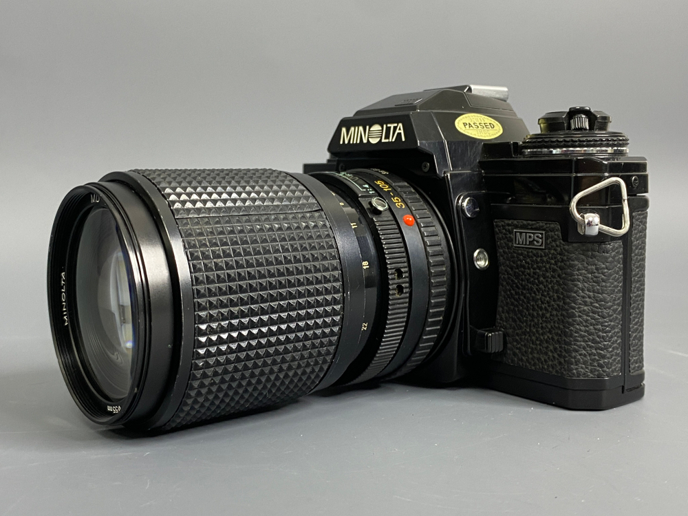 Minolta X-700 + Minolta MD 35-105mm 3.5-4.5 Zoom