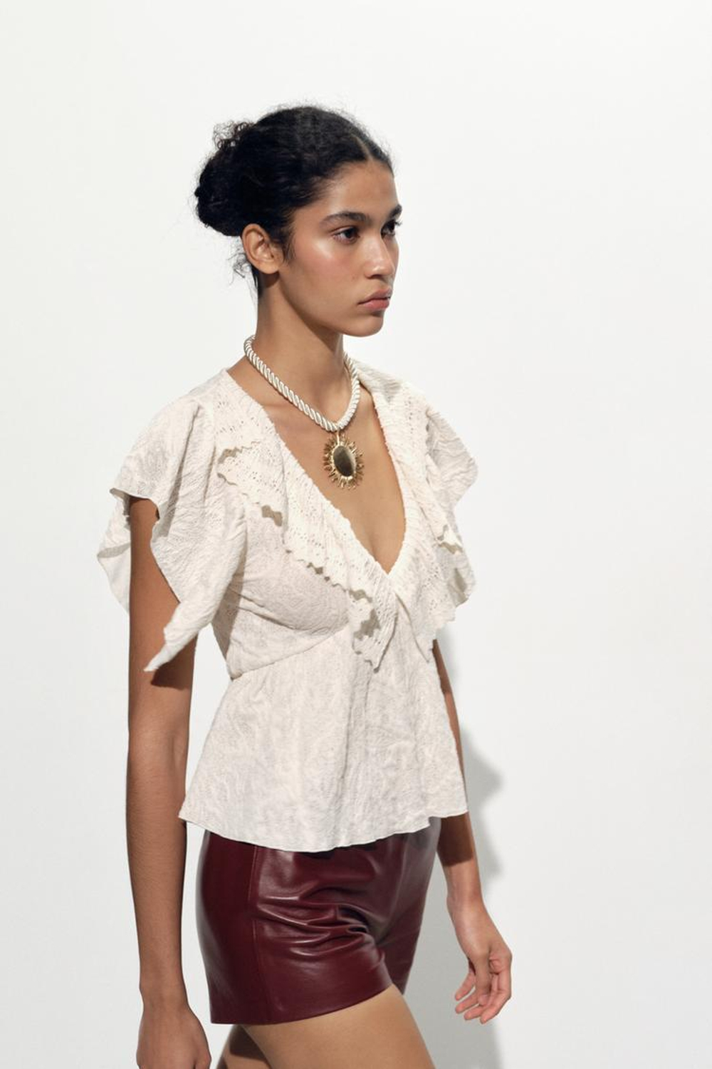 ZARA ЖАККАРДОВЫЙ ТОП С ОБОРКАМИ, ЭКРЮ