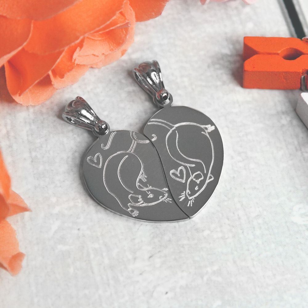 Парные кулоны Две половинки сердца с гравировкой имен и даты на заказ