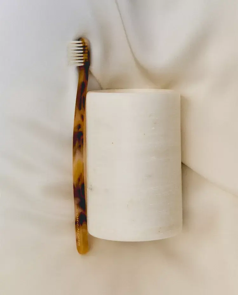 ZARA HOME ПОДСТАВКА ДЛЯ ЗУБНЫХ ЩЕТОК ИЗ МРАМОРА, БЕЛЫЙ