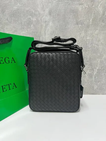 Сумка мужская кожаная Bottega Veneta через плечо