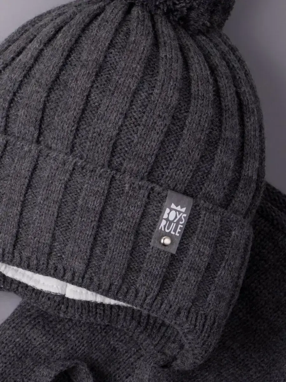 Шапка для мальчика осенняя вязаная и снуд