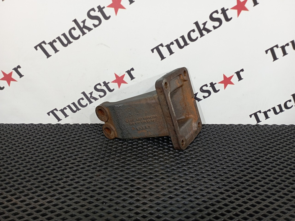 Кронштейн двигателя передний левый