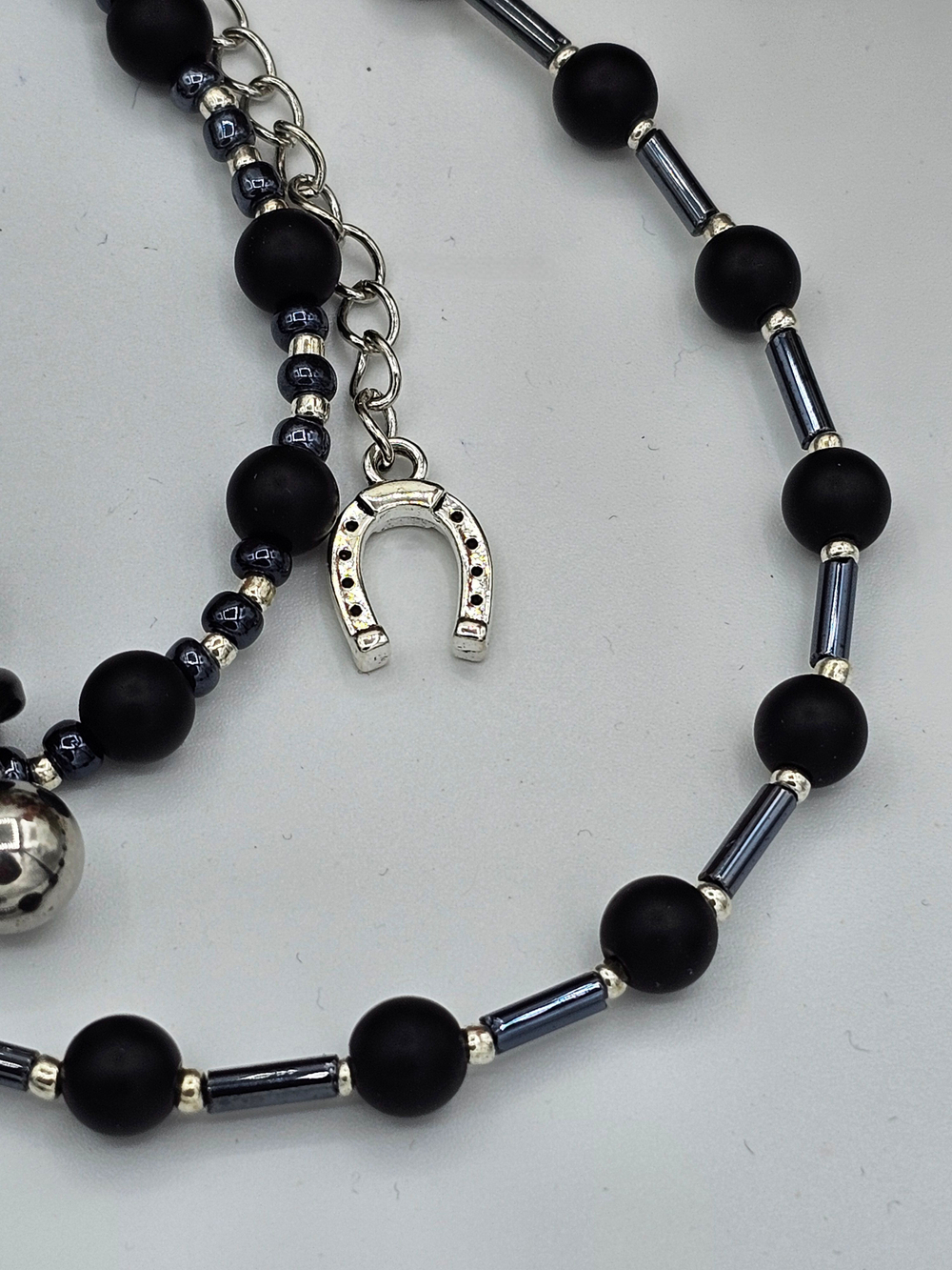 Обвес на сумку, штопор, брелок для ключей, подвеска авторская ручная работа с натуральными камнями "Подкова"