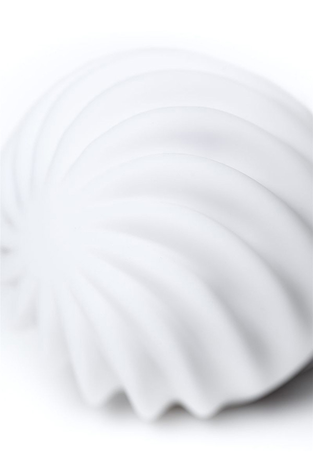 Белый вибромассажер 9,6см Satisfyer Little Wand