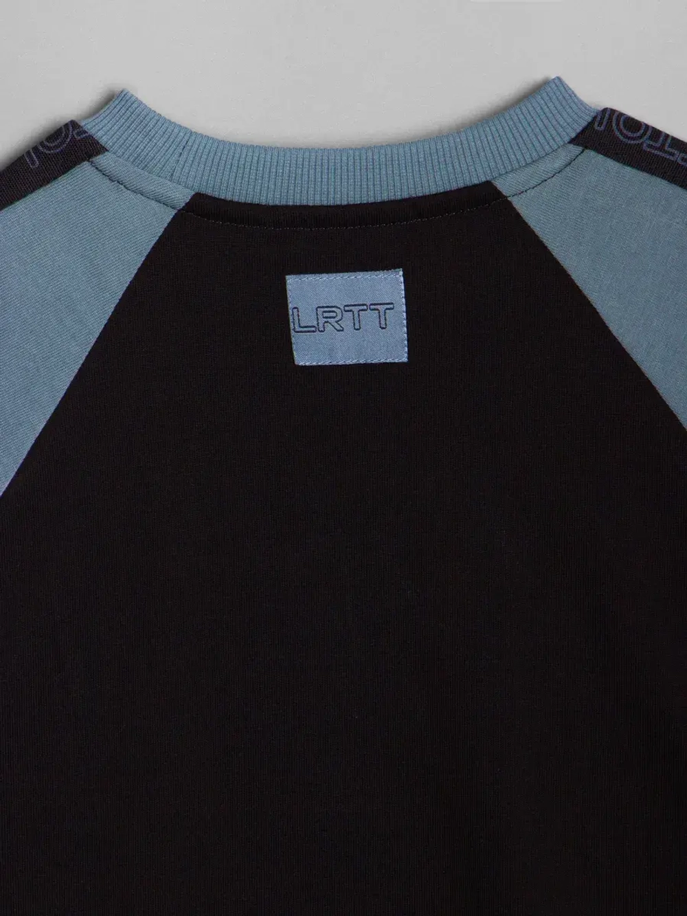 Спортивный костюм для мальчика в школу