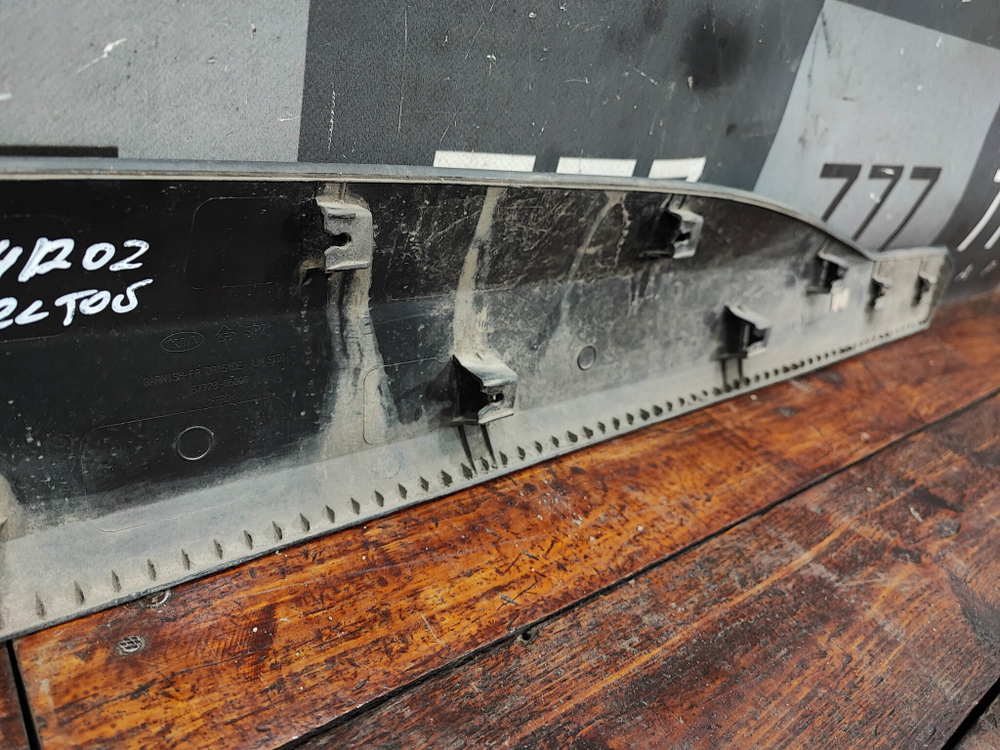 Накладка двери передней левой Kia Seltos 22-нв Б/У Оригинал 87723Q5000