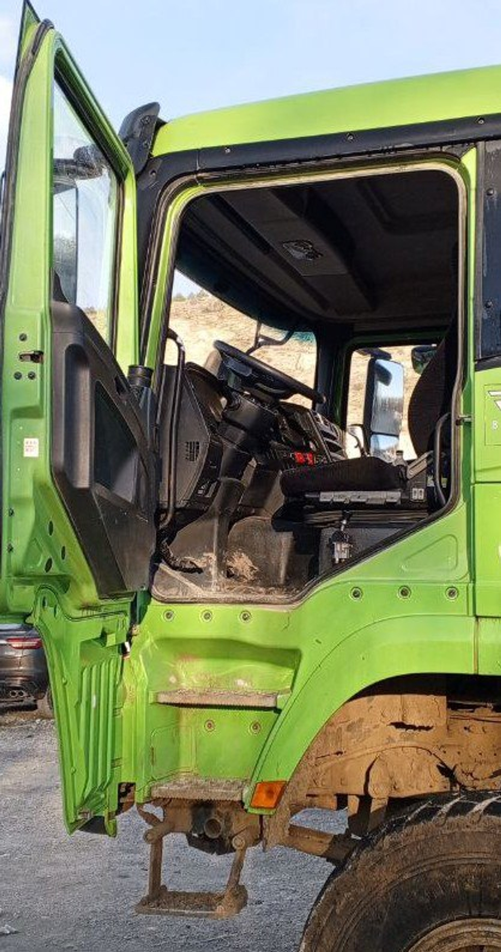 Shacman (Shaanxi) SX* 6x6 Самосвал SX32586V385 (Дизельный, 11,6 л, 423 л.с., МТ)