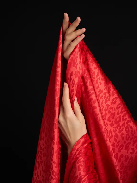 Ткань шелк Армани Жаккард, арт.1885, дизайн "лео", красный алый