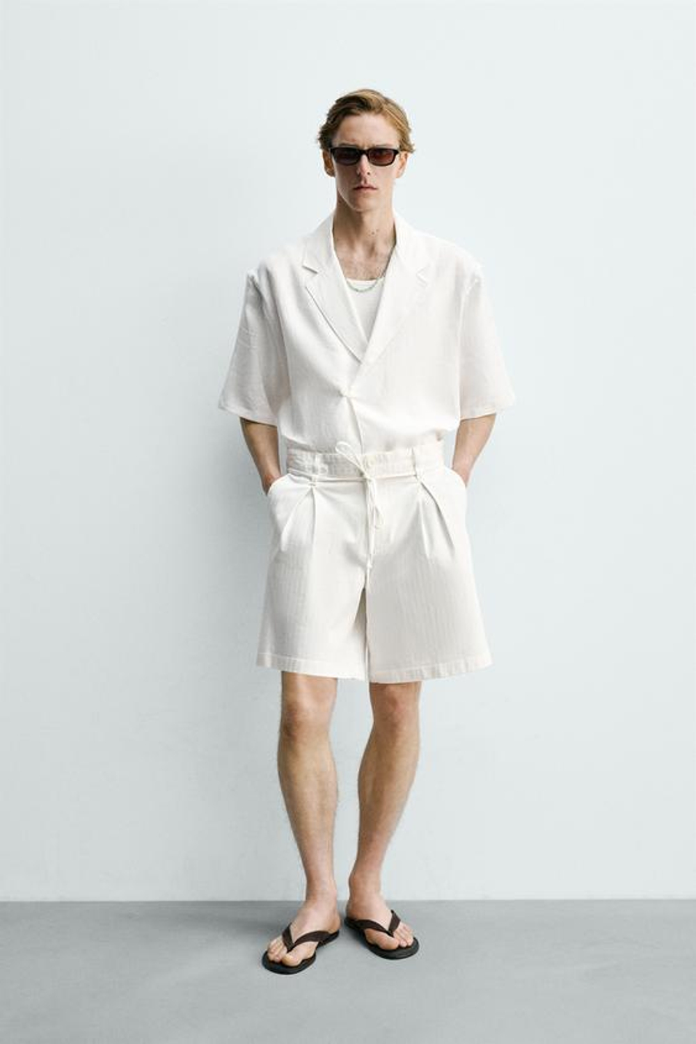 ZARA ШОРТЫ RELAXED FIT СО СКЛАДКАМИ, ЭКРЮ