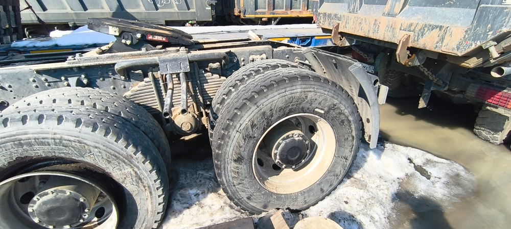 Shacman (Shaanxi) SX* 6x4 Седельный тягач SX42584W324C (Дизельный, 10,8 л, 441 л.с., МТ)