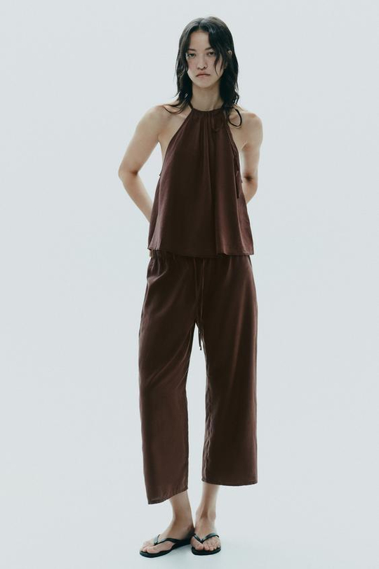 ZARA УКОРОЧЕННЫЕ БРЮКИ ИЗ СТРУЯЩЕЙСЯ ТКАНИ, КОРИЧНЕВЫЙ